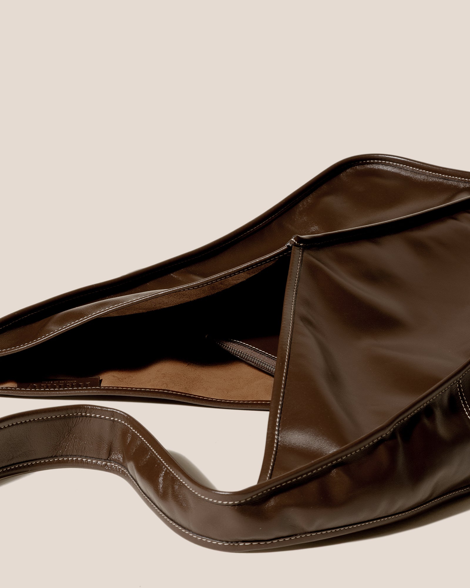ショルダーバッグ L'Appartement HEREU Leather Mesh Bag TRENA - Flat Square Crossbody Bag – Hereu Studio