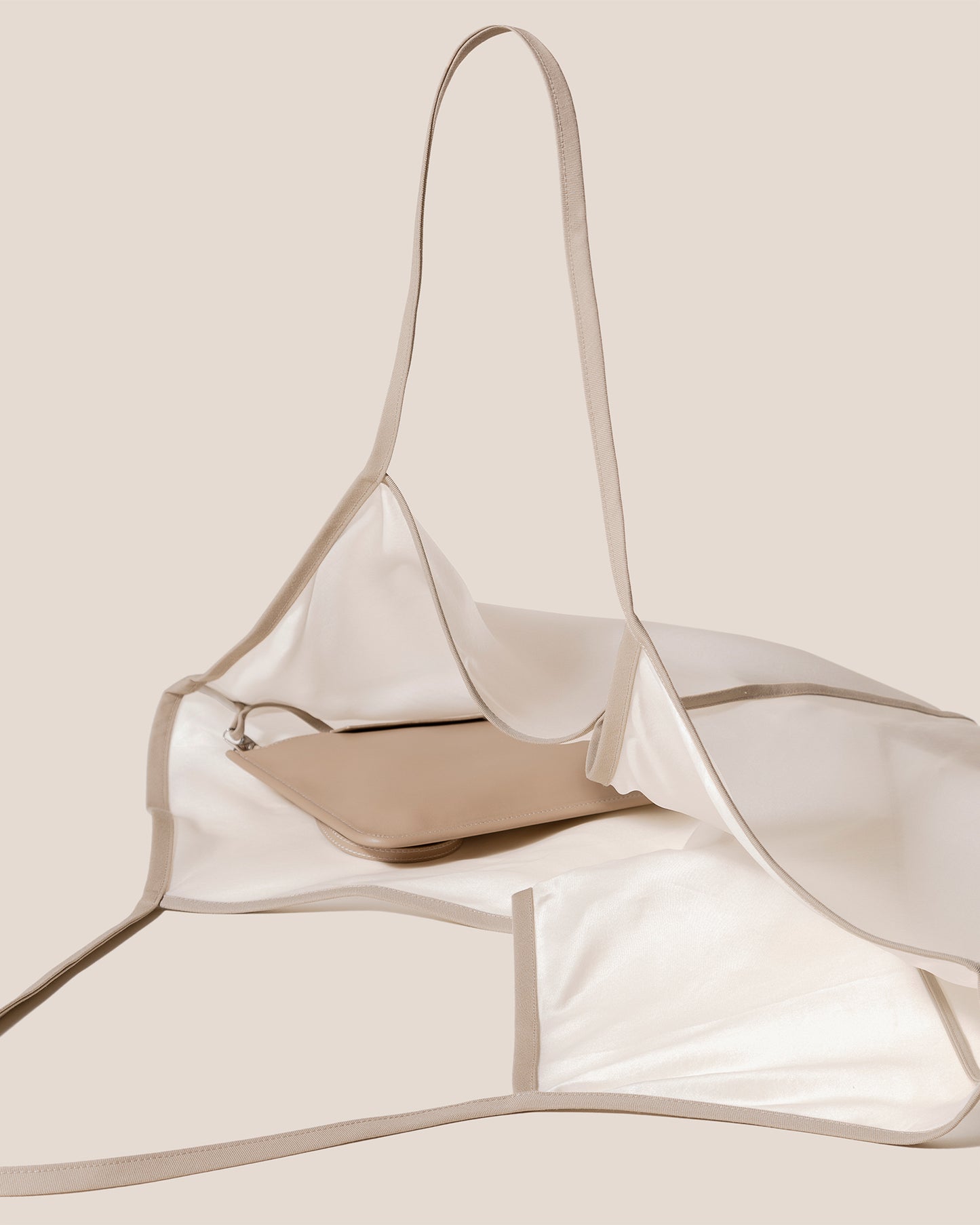 CALELLA R LARGE - Silk Tote Bag