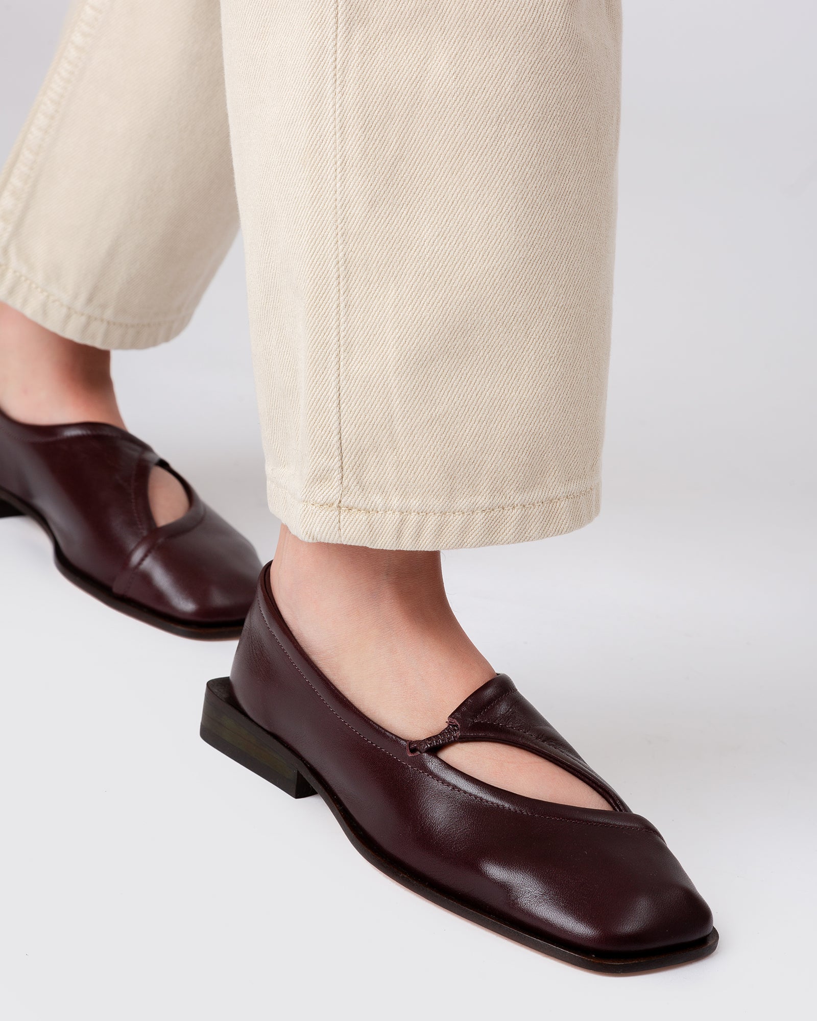 Asymmetrical 2025 leather flats