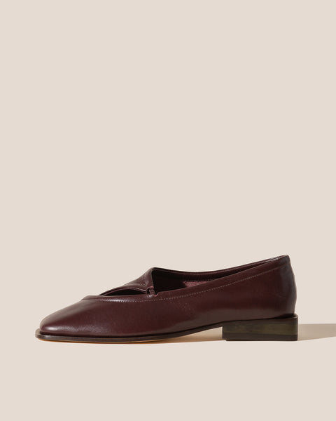 PETRA - Asymmetrical Pump – Hereu Studio