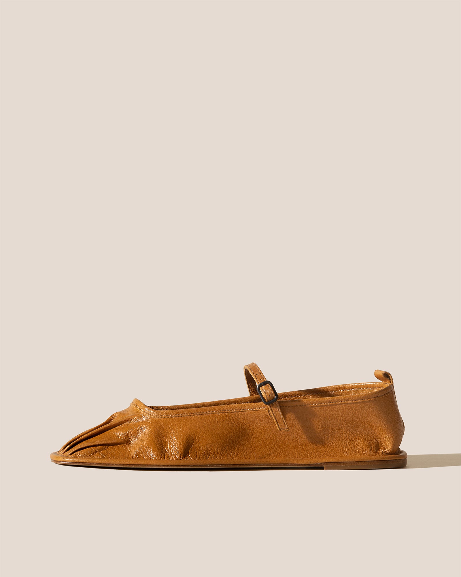 DANSA SUPPLE SHINY - Pleated-Toe Mary Jane Pump – Hereu Studio