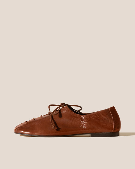 PLEGADA CRINKLED GLOSSY - Deconstructed Lace-up Shoe