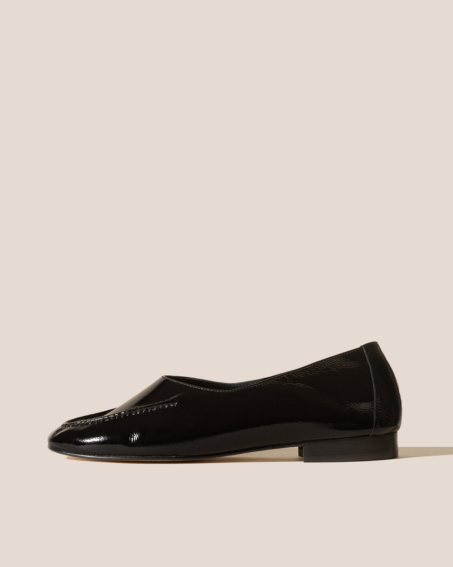 JULIOL CRINKLED GLOSSY - High Cut Deconstructed Loafer