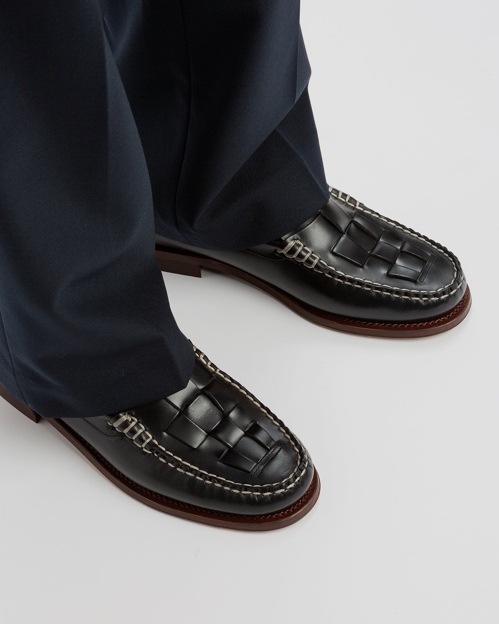 【関税込み】HEREU ブラック Nombela Veg Tan スリッポン NOMBELA VEG TAN - Men's Interwoven Detail Slip-on Loafer