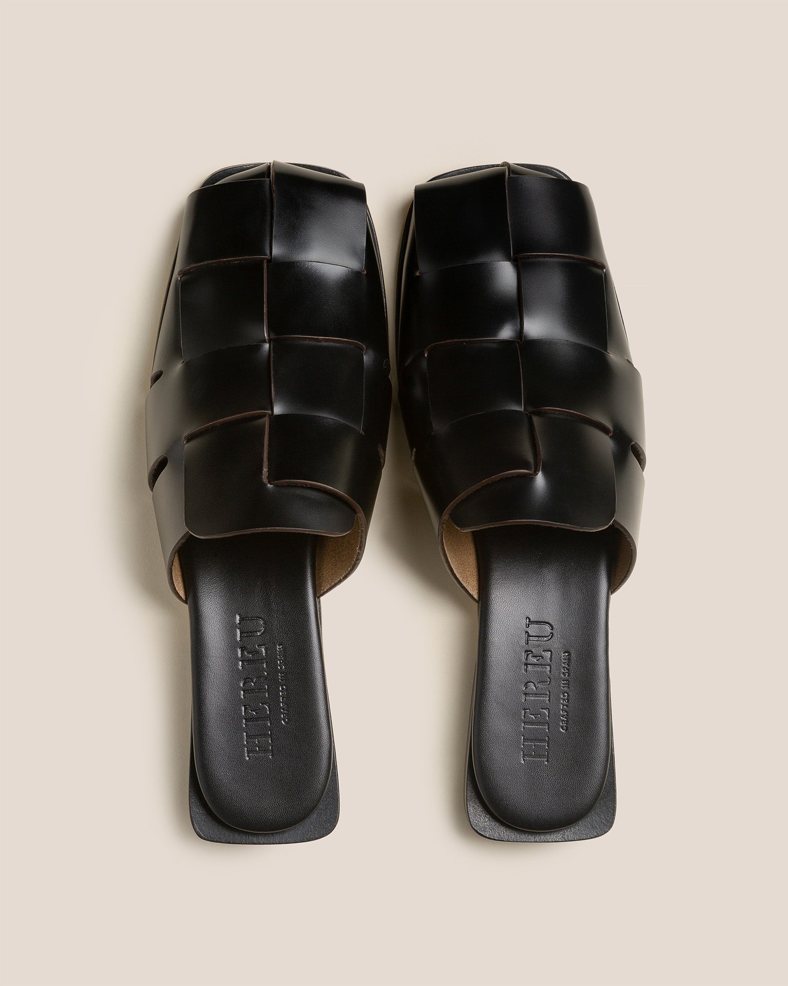 【UNITED TOKYO】Cow Leather Curvy Mule Cow Leather Curvy Mule(1 BLACK): : ウィメンズ｜UNITED TOKYO