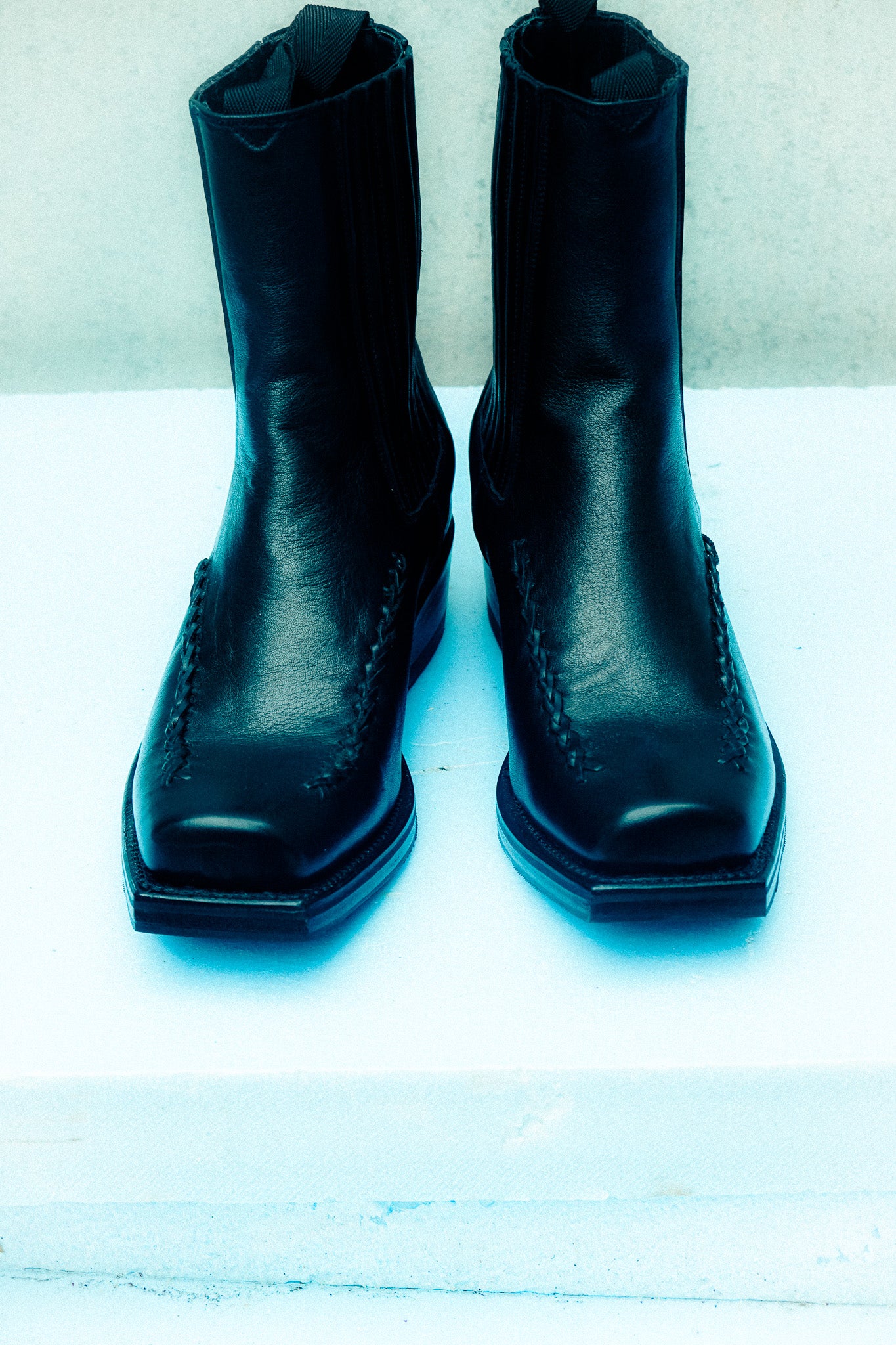 AGULLA - Men's Square-Toe Braided Detail Chelsea Boot