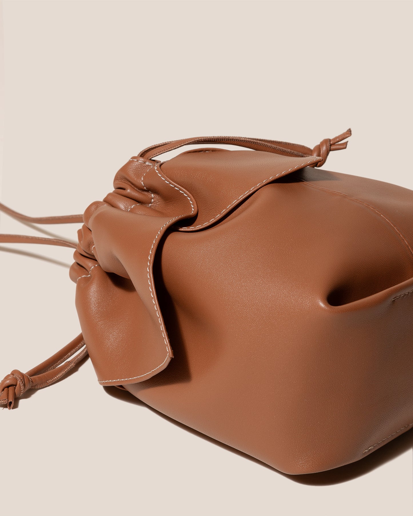 DUIXA CROSSBODY - Drawstring Detail Crossbody Bag