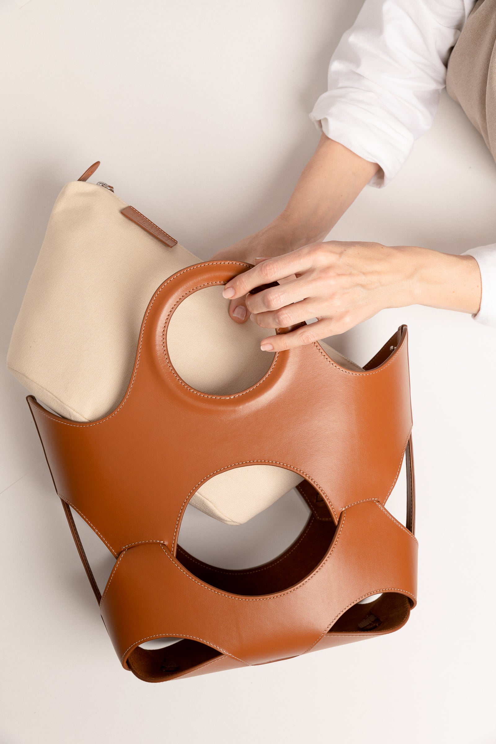 ☆HEREU☆ ONADA スモール カットアウト レザー トートバッグ Onada Craft – Hereu Studio