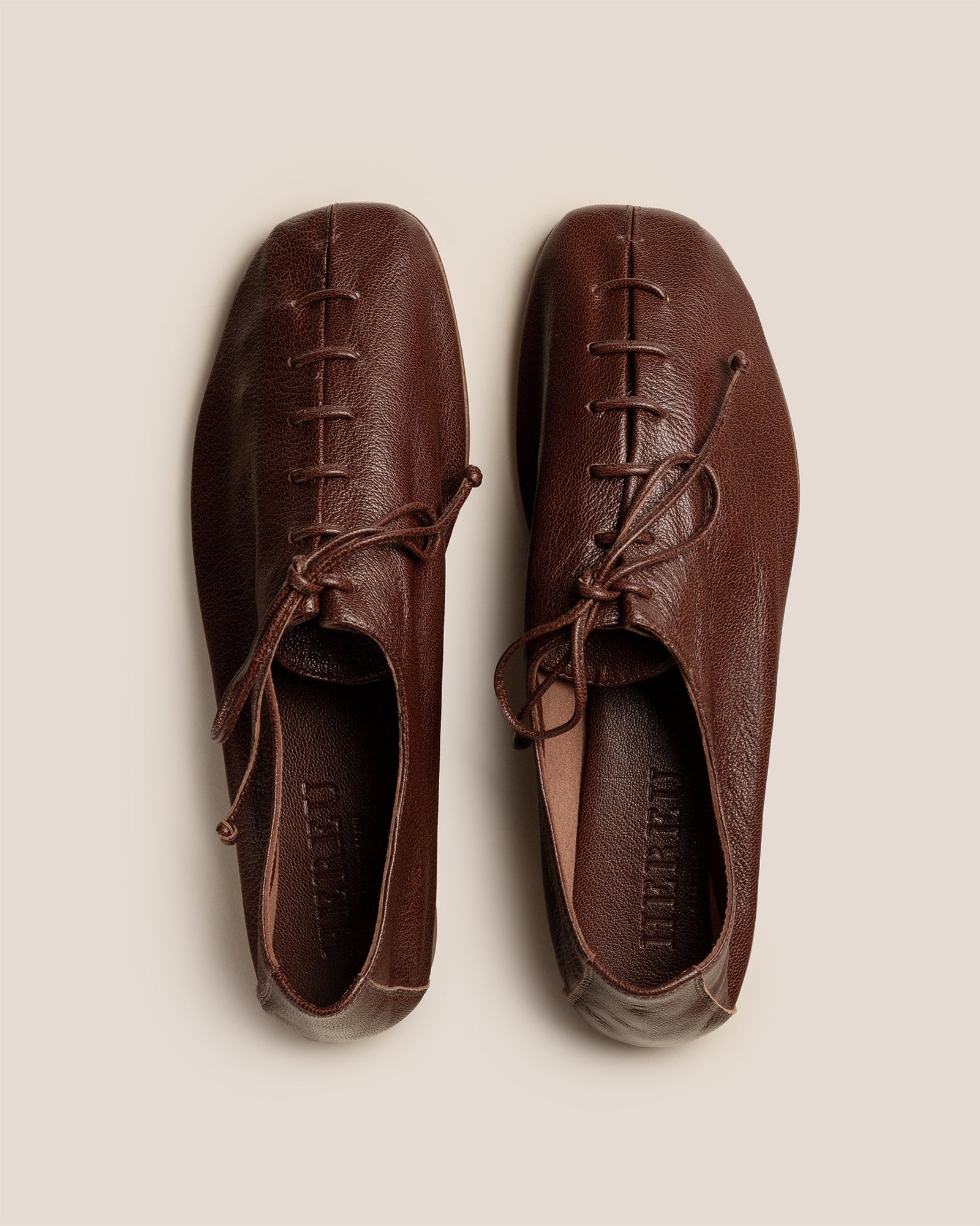 【HEREU】 PUNTERA CHESTNUT PUNTERA - Pleated-Toe Pump – Hereu Studio