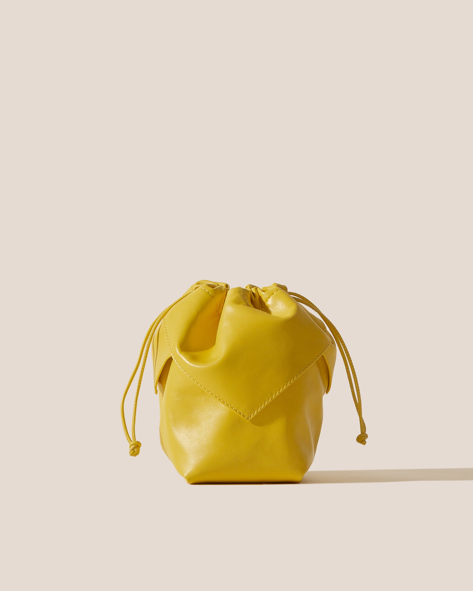 【HEREU】DUIXA CROSSBODY Drawstring Detail Crossbody Bag DUIXA CROSSBODY - Drawstring Detail Crossbody Bag – Hereu Studio