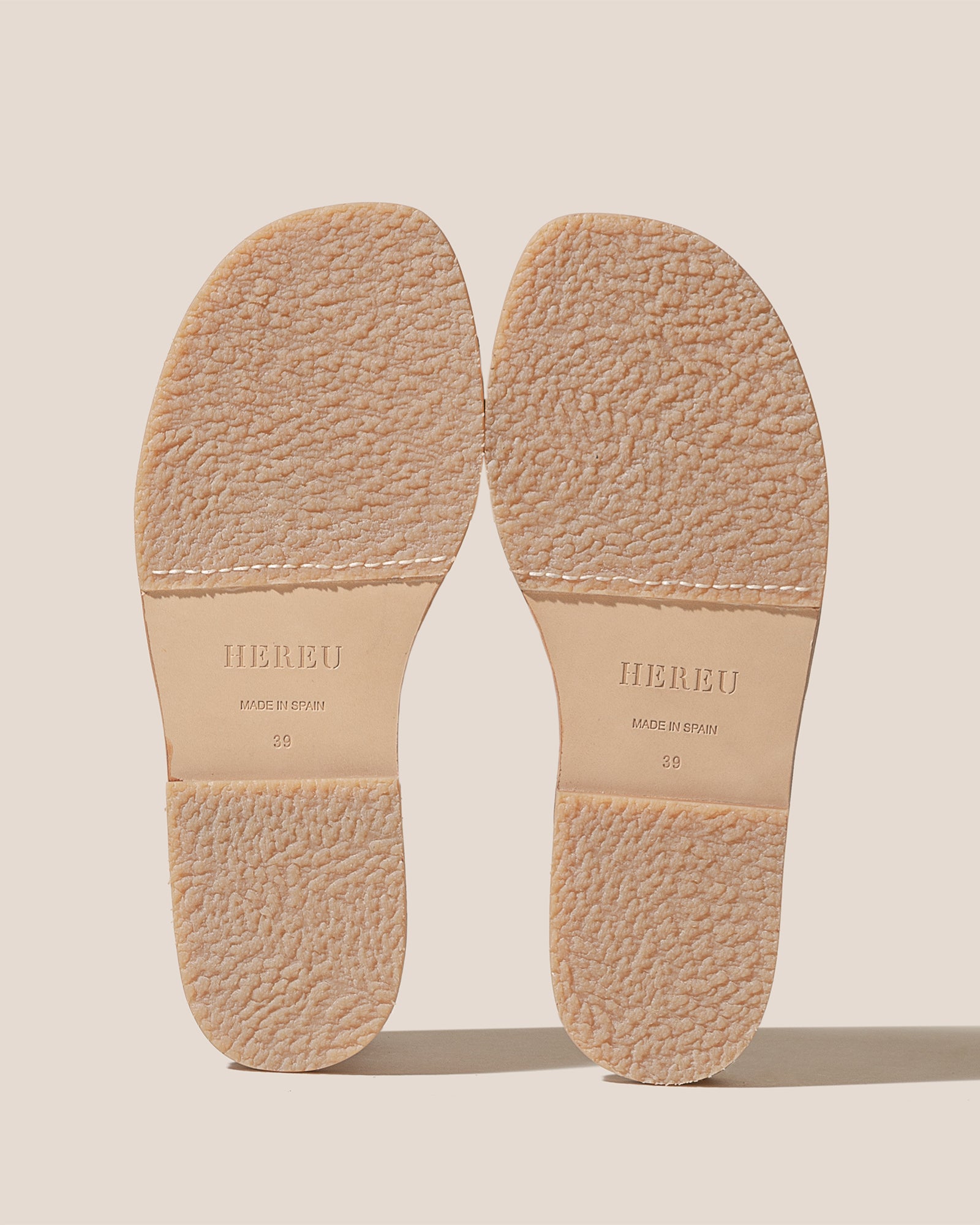 【関税込み】HEREU ブラック Aloc サンダル ALOC - Men's Asymmetrical Sandal – Hereu Studio