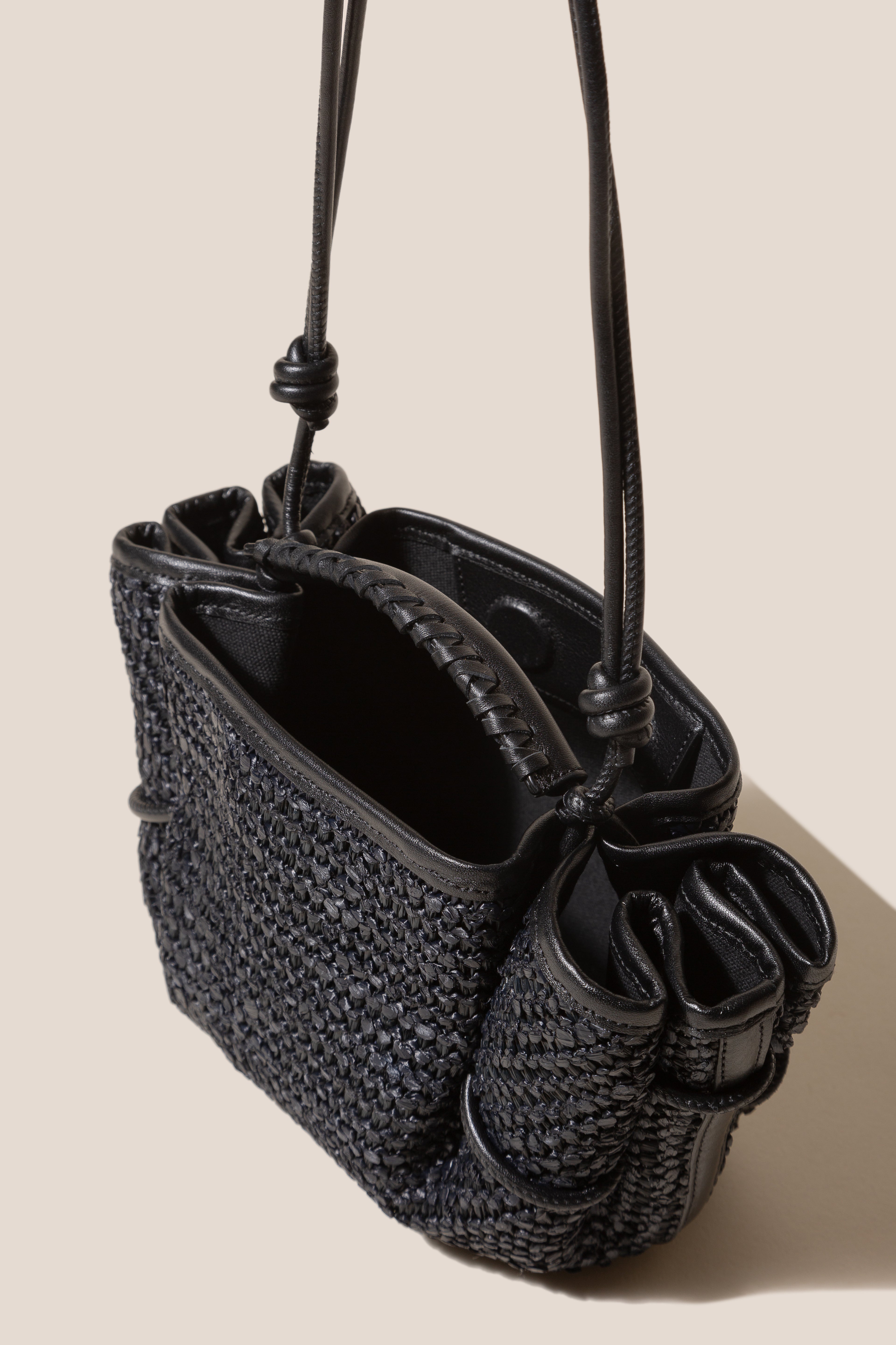 【Hereu】Mini Arta ラフィア トップハンドルバッグ ARTA MINI RAFFIA - Pleated Crossbody Bag – Hereu Studio