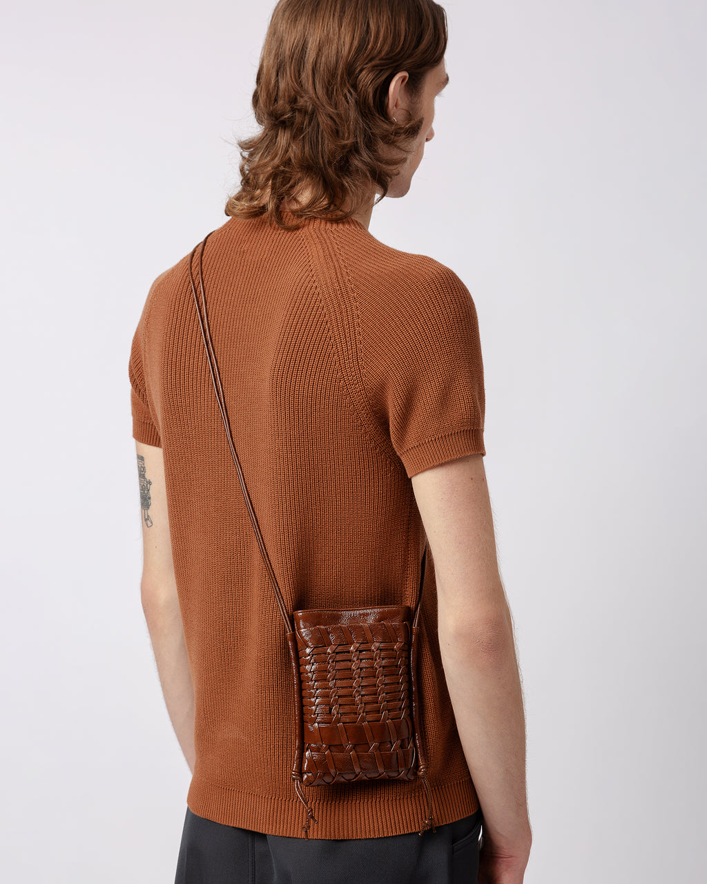 TRENA MINI CRINKLED GLOSSY - Flat Square Crossbody Bag