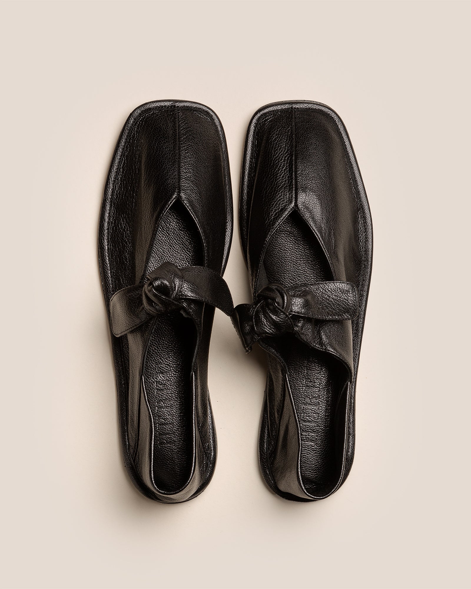 サンダル・ミュール Hereu Llasada\" Sandal LLASADA CRINKLED GLOSSY - Front-Knot Pump – Hereu Studio