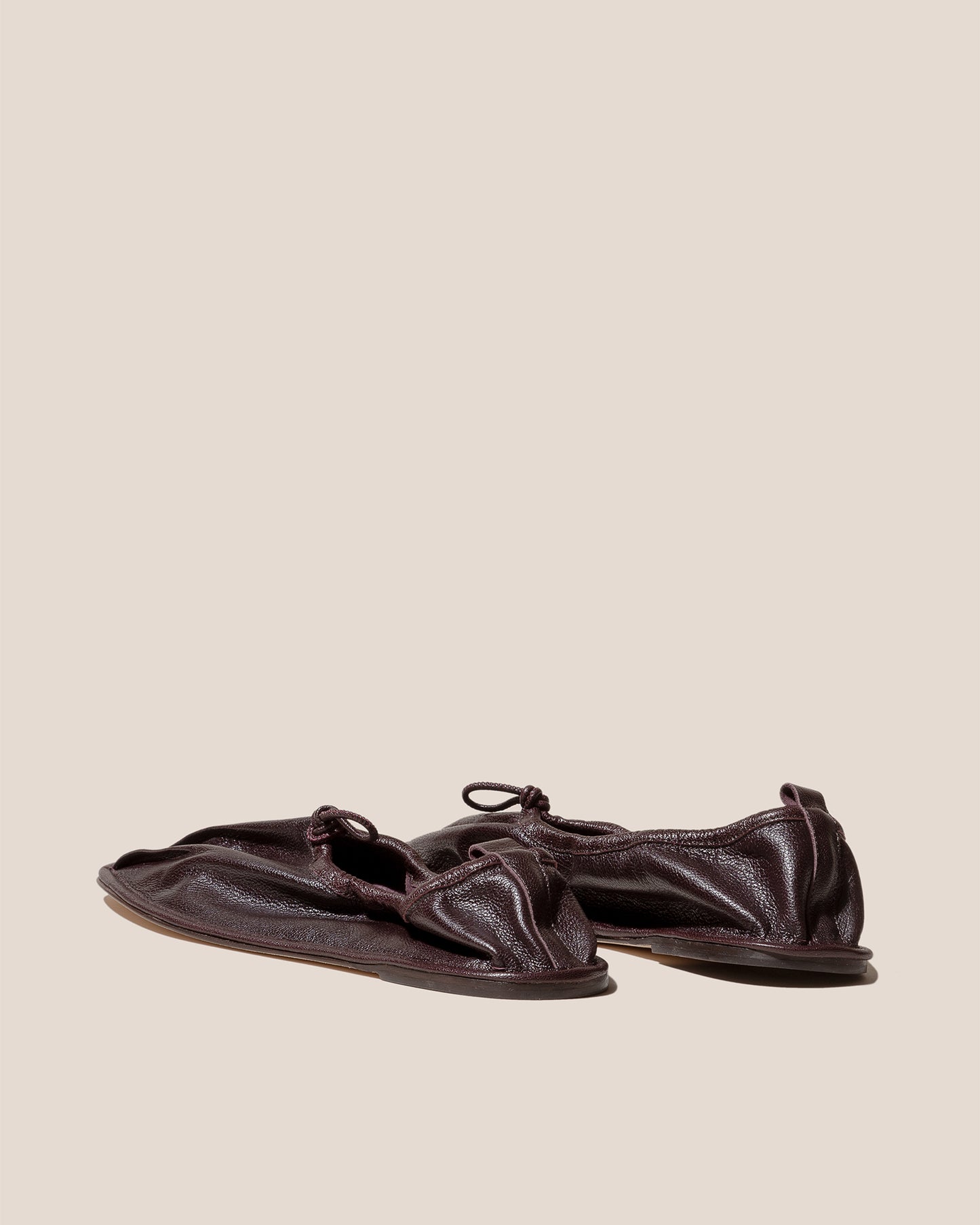 PUNTERA SUPPLE SHINY - Pleated-Toe Pump