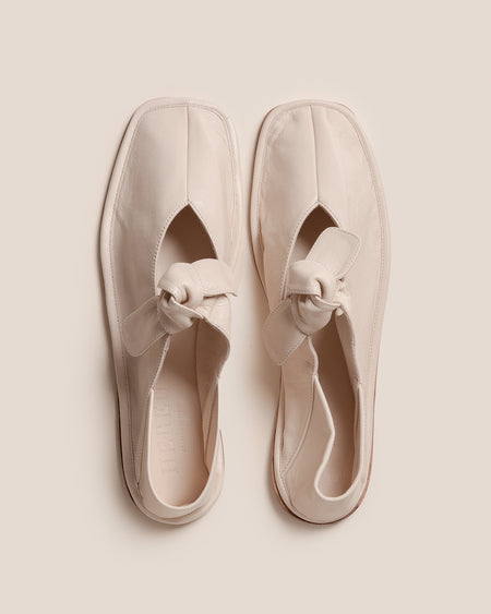 LLASADA SUPPLE SHINY - Front-Knot Pump