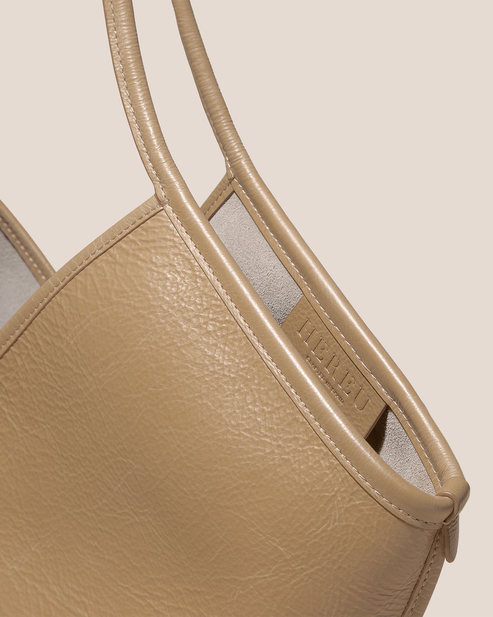 HEREU Calella ダメージ加工 ラージ レザー トート CALELLA DISTRESSED - Leather Tote Bag – Hereu Studio