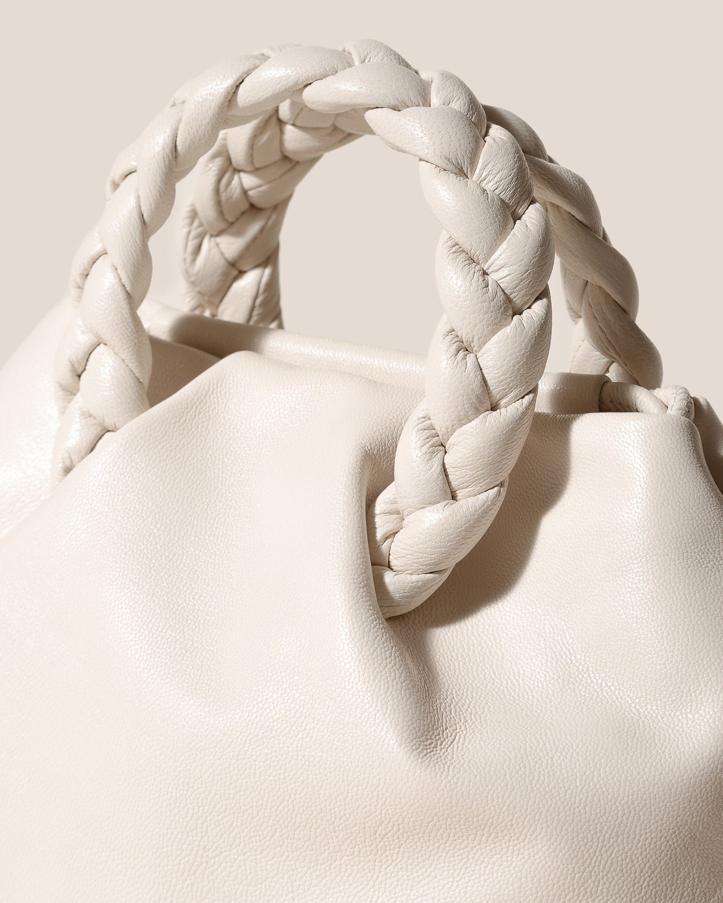 BOMBON M SUPPLE SHINY - Plaited-handle Leather Crossbody Bag