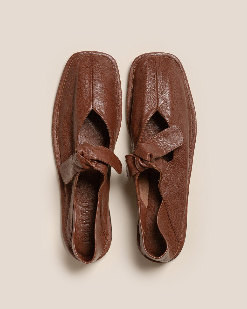 LLASADA SUPPLE SHINY - Front-Knot Pump