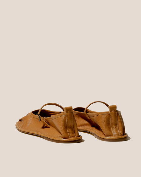 DANSA SUPPLE SHINY - Pleated-Toe Mary Jane Pump