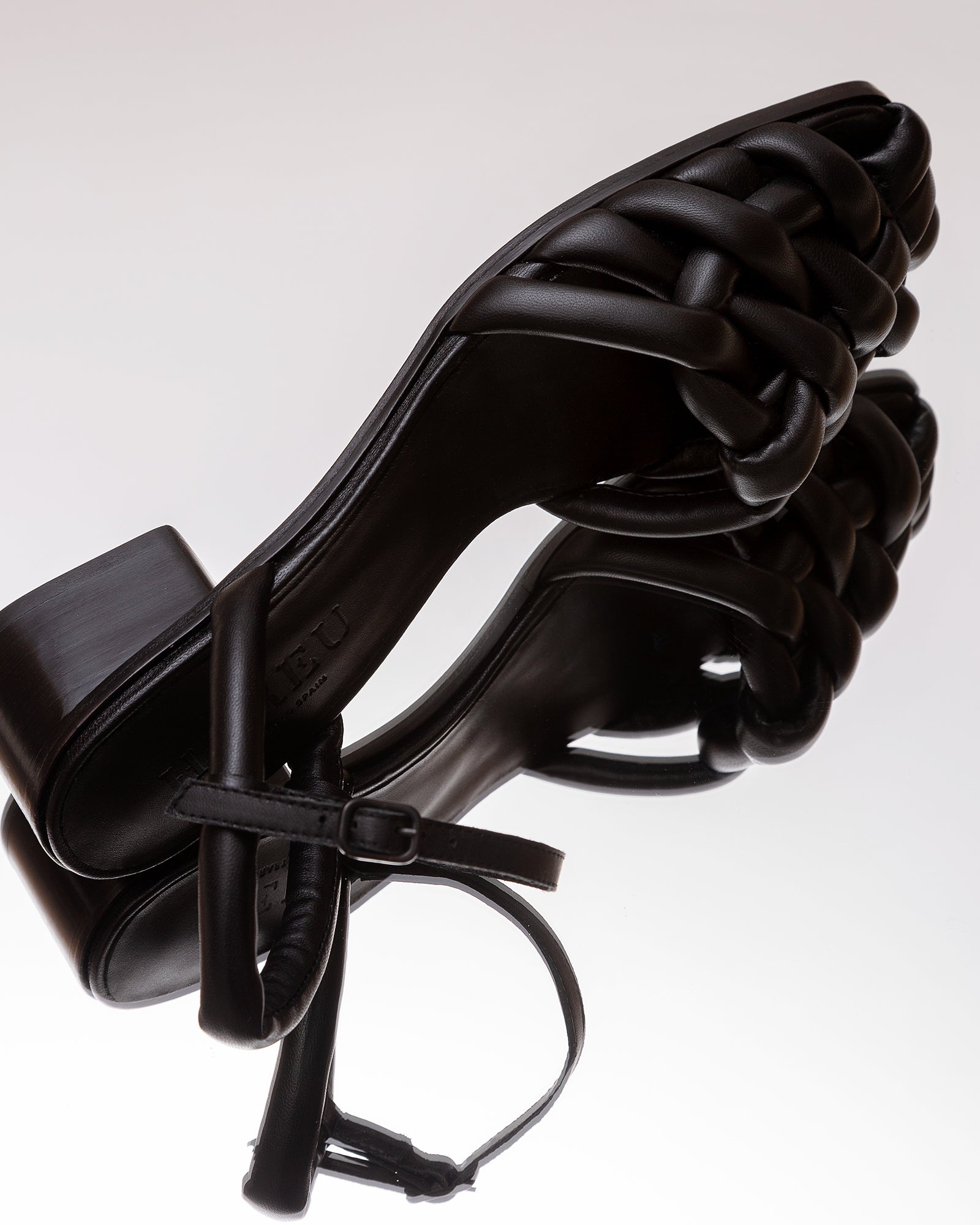 ◆HEREU◆ W CABERSA SANDAL BLACK CABERSA SANDAL BLACK HERW24 CABERSA - Women's Padded Fisherman Sandal – Hereu Studio