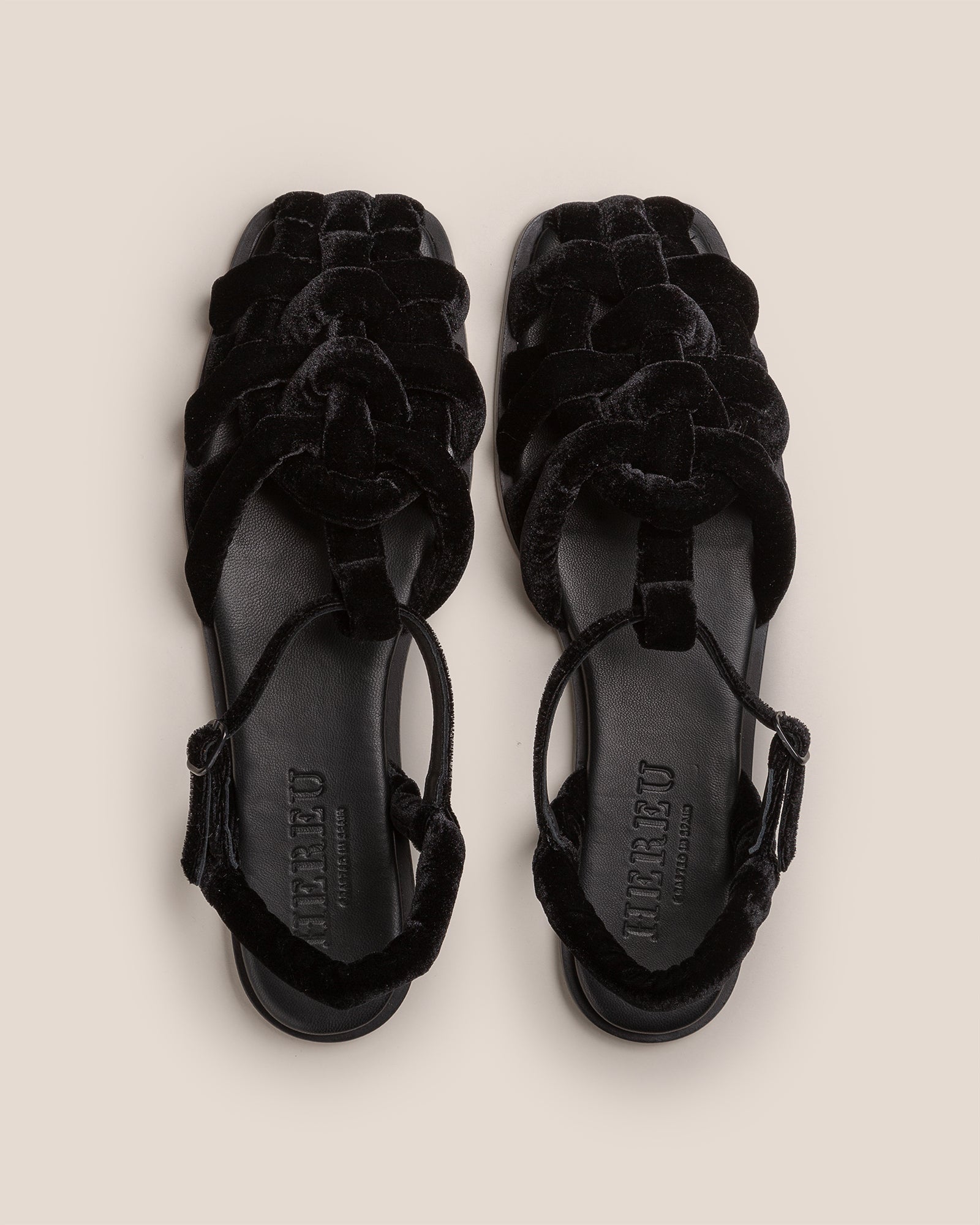シューズ・サンダルその他 HEREU Woman Flat sandals Black WFCABE BLACK Women Sandals – Hereu Studio