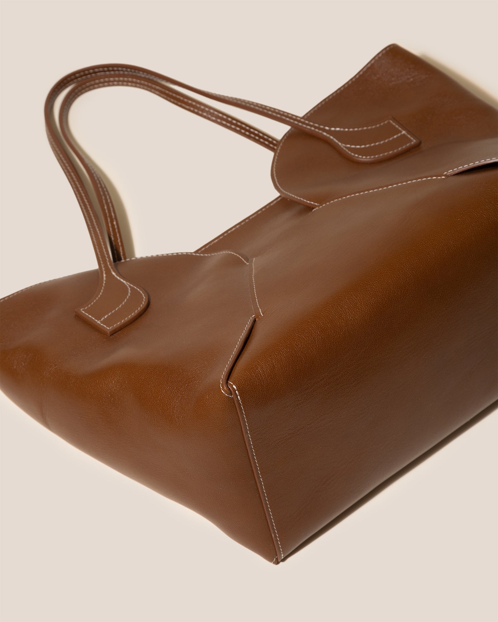 HEREU Tulip Shape Zipped Tote Bag【関税送料込】 SEPAL - Tulip Shape Zipped Tote Bag – Hereu Studio
