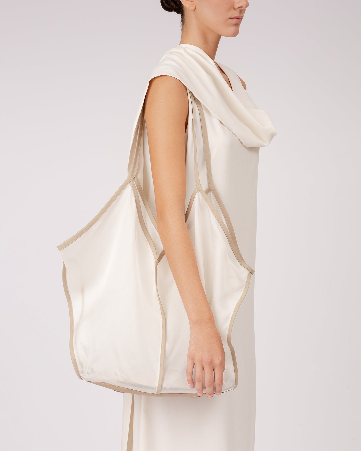 CALELLA R LARGE - Silk Tote Bag