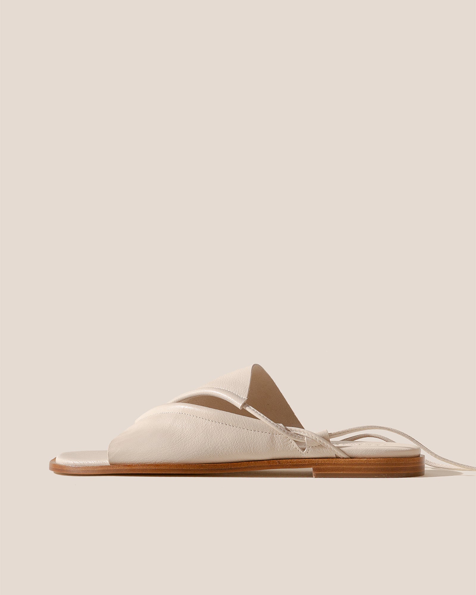 CLAVA ANKLE SUPPLE SHINY - Ankle Laced Asymmetrical Sandal