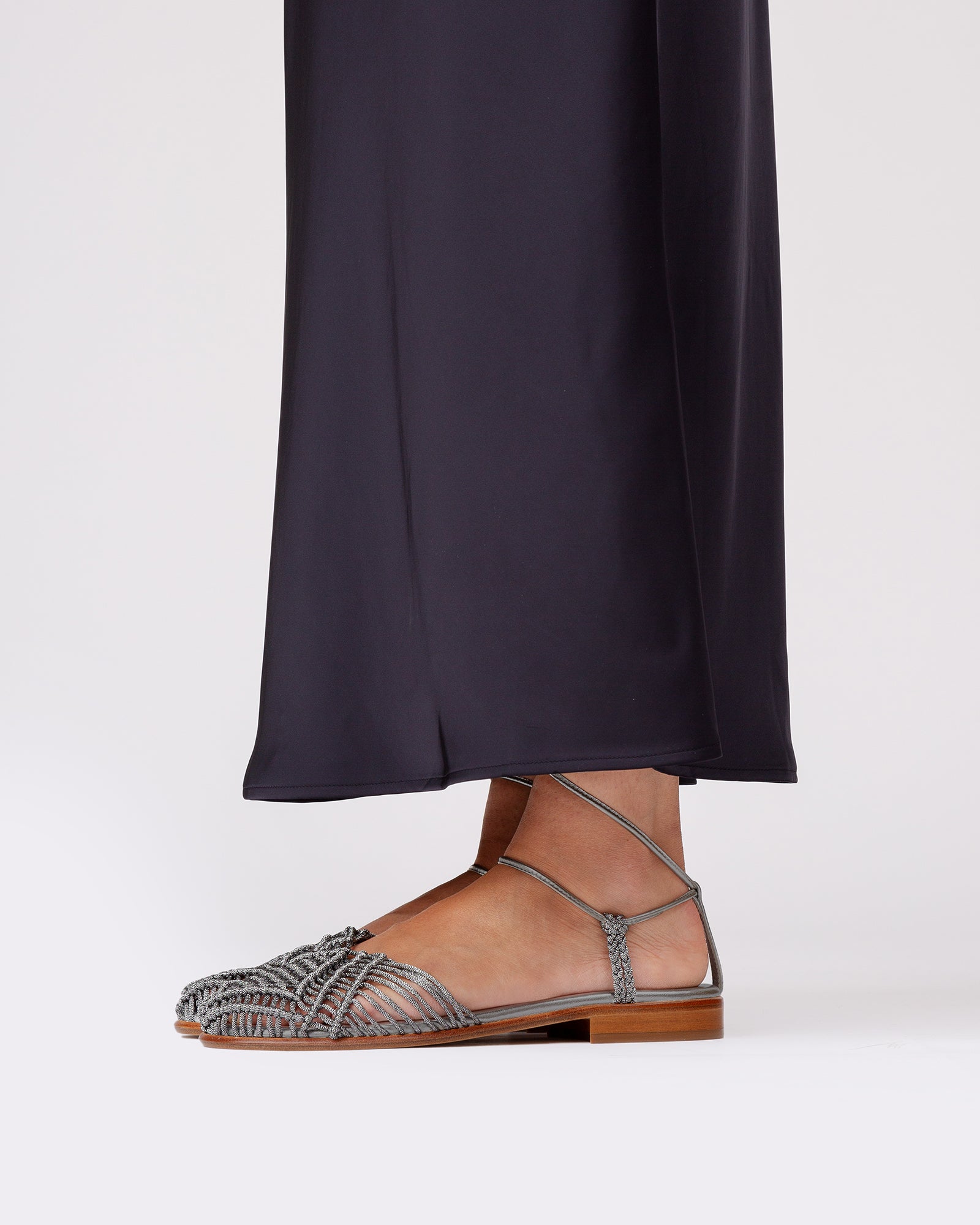 ALIGA METALLIC - Round-Toe Knotted Sandal – Hereu Studio