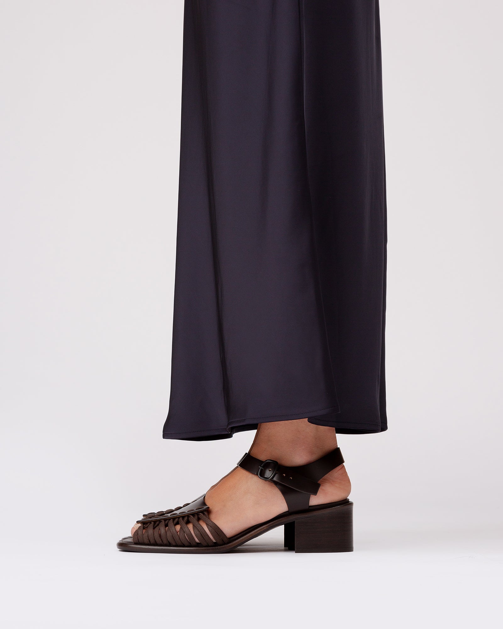 【HEREU】ALARO TWO-PART HEEL Square-Toe Sandal ALARO TWO-PART HEEL - Square-Toe Sandal – Hereu Studio