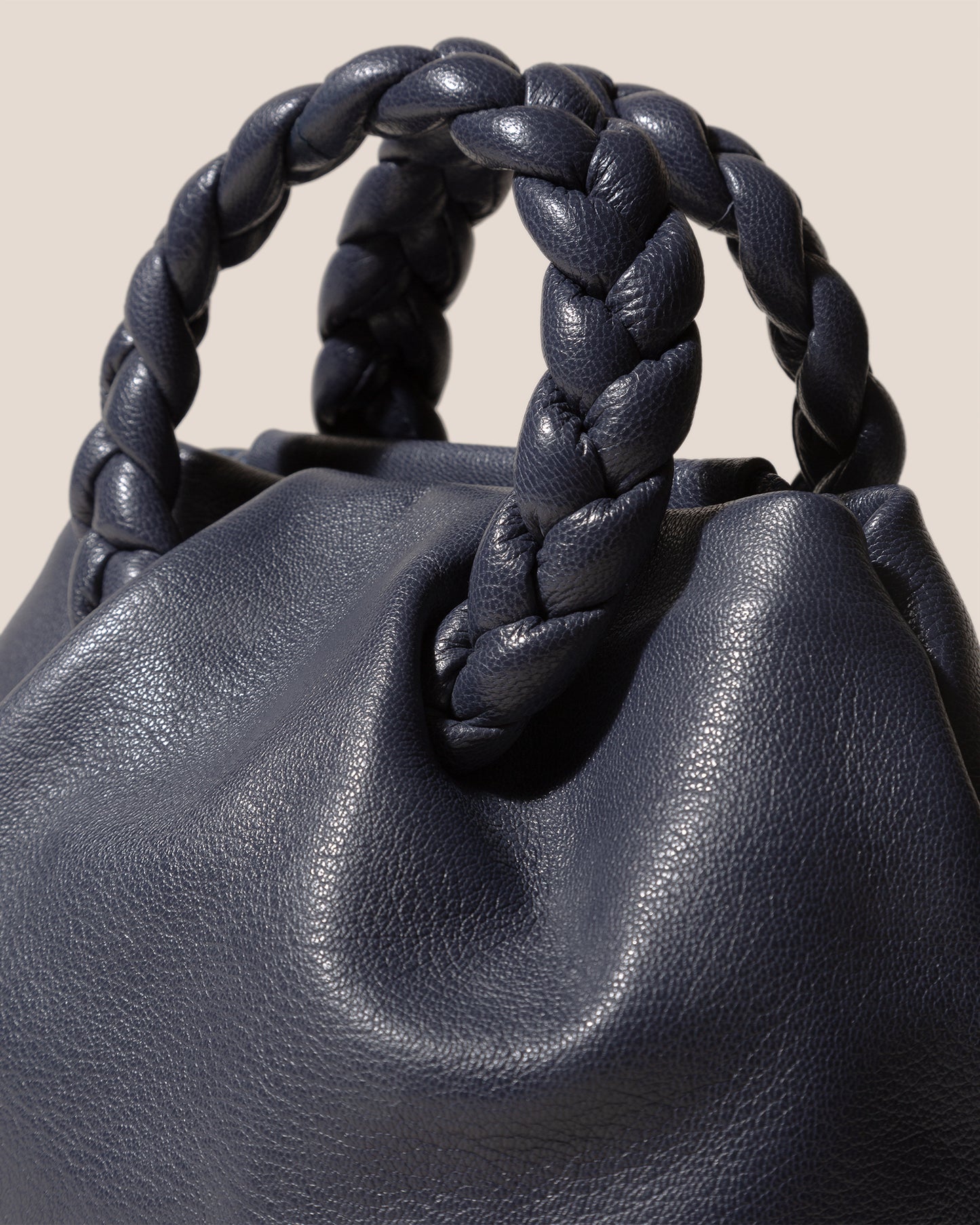 BOMBON M SUPPLE SHINY - Plaited-handle Leather Crossbody Bag