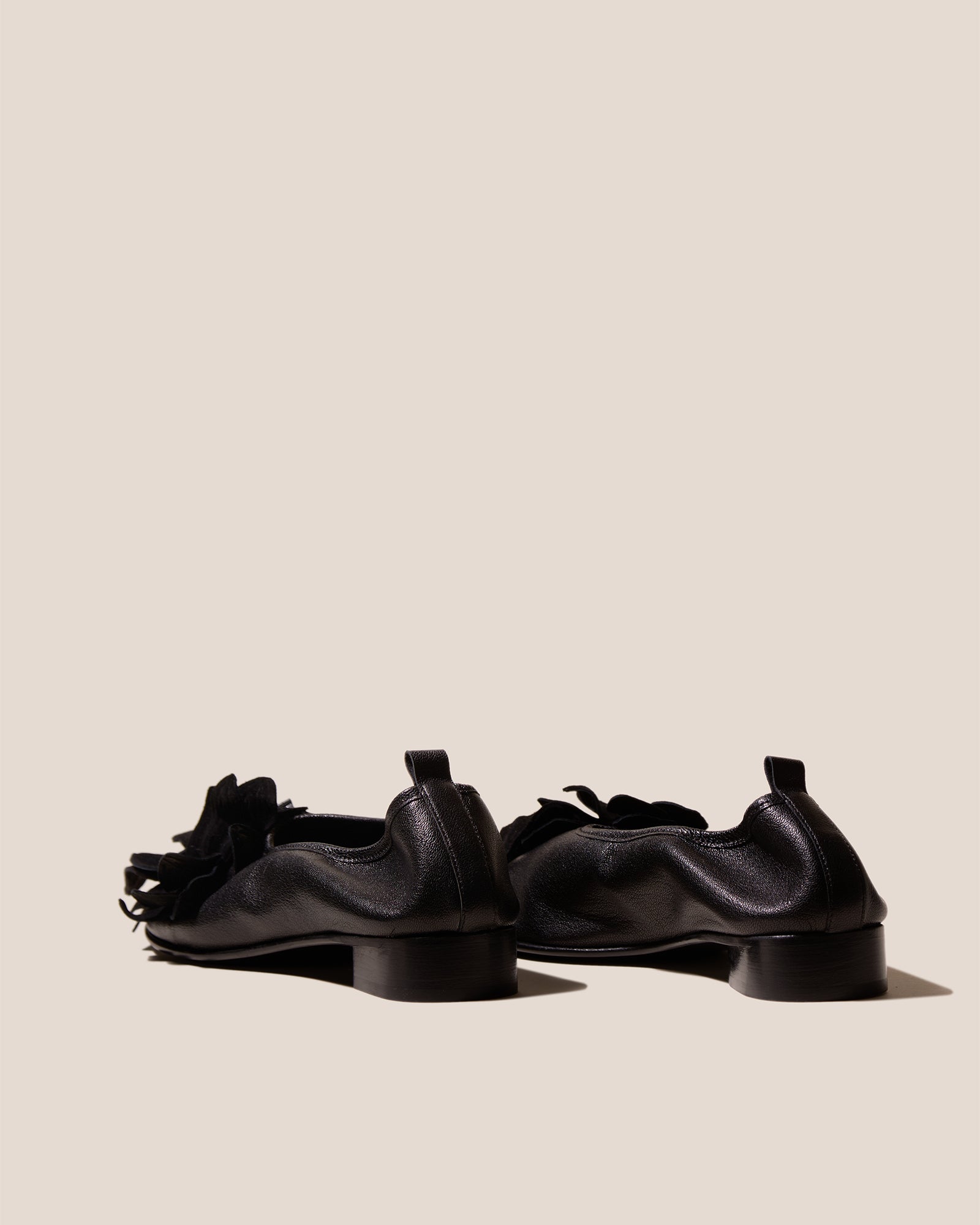FLORIDA - Flower-Detail Mid-Heel Pump