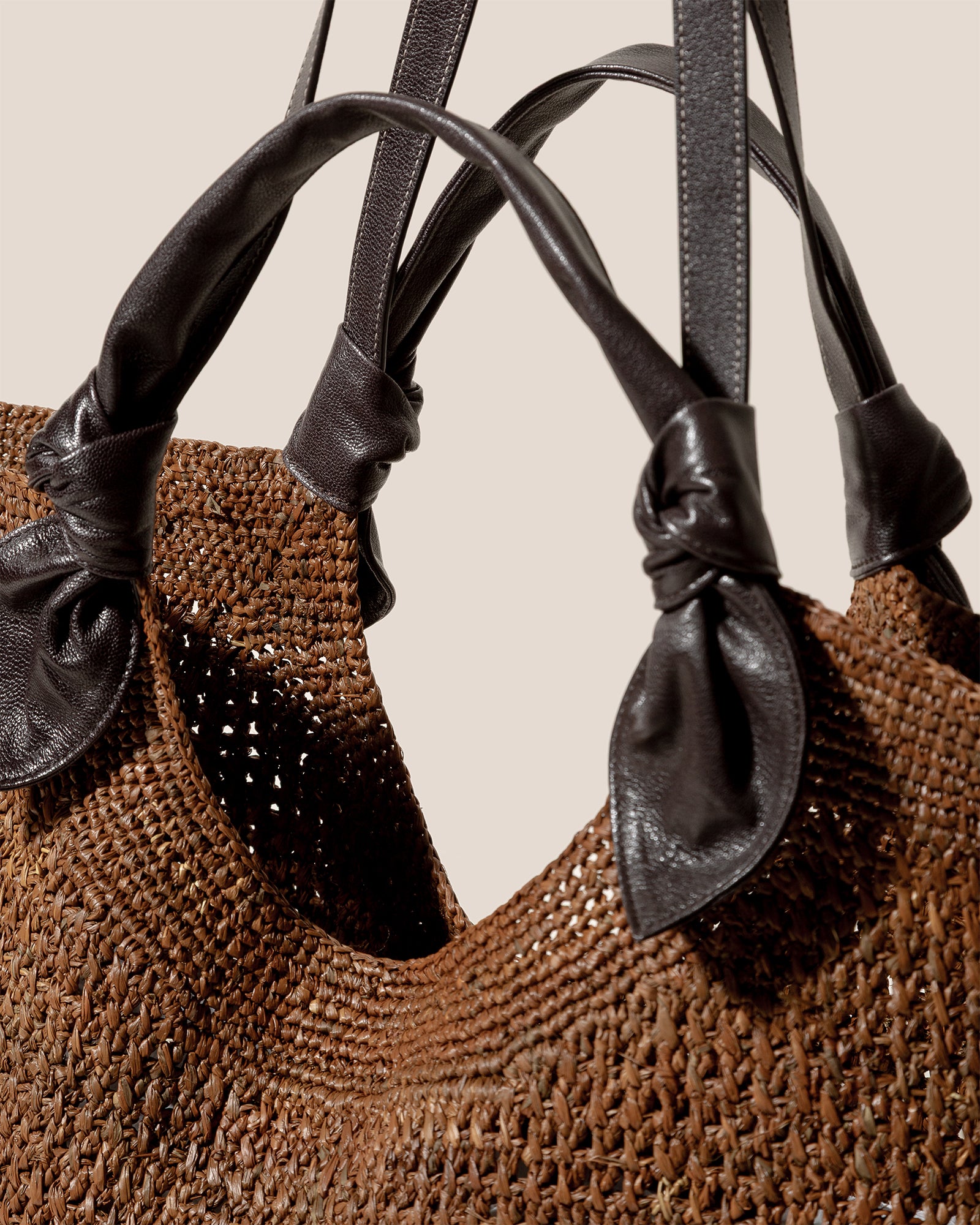 FONOL L RAFFIA - Crocheted Raffia Basket – Hereu Studio