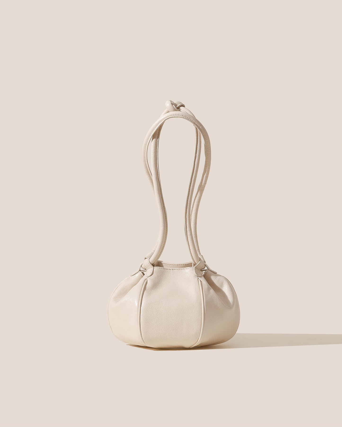 GLOBUL MINI SUPPLE SHINY - Balloon-Shaped Crossbody Bag