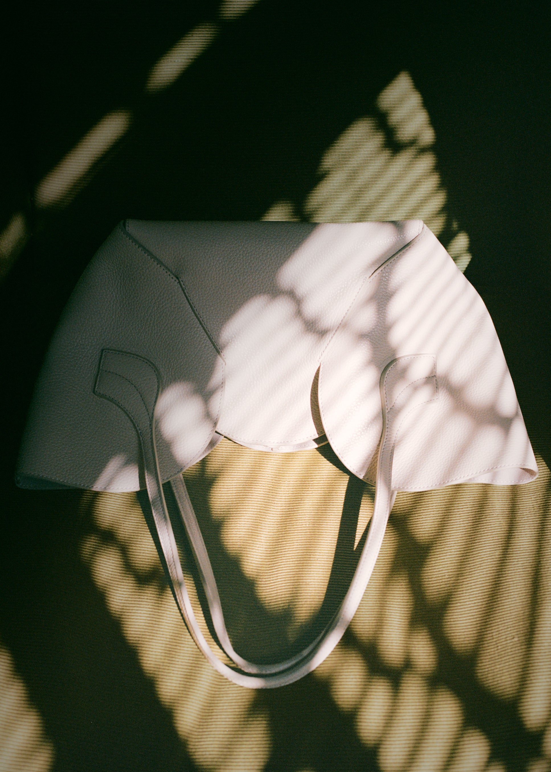 SEPAL S GRAINY - Tulip Shape Zipped Tote Bag