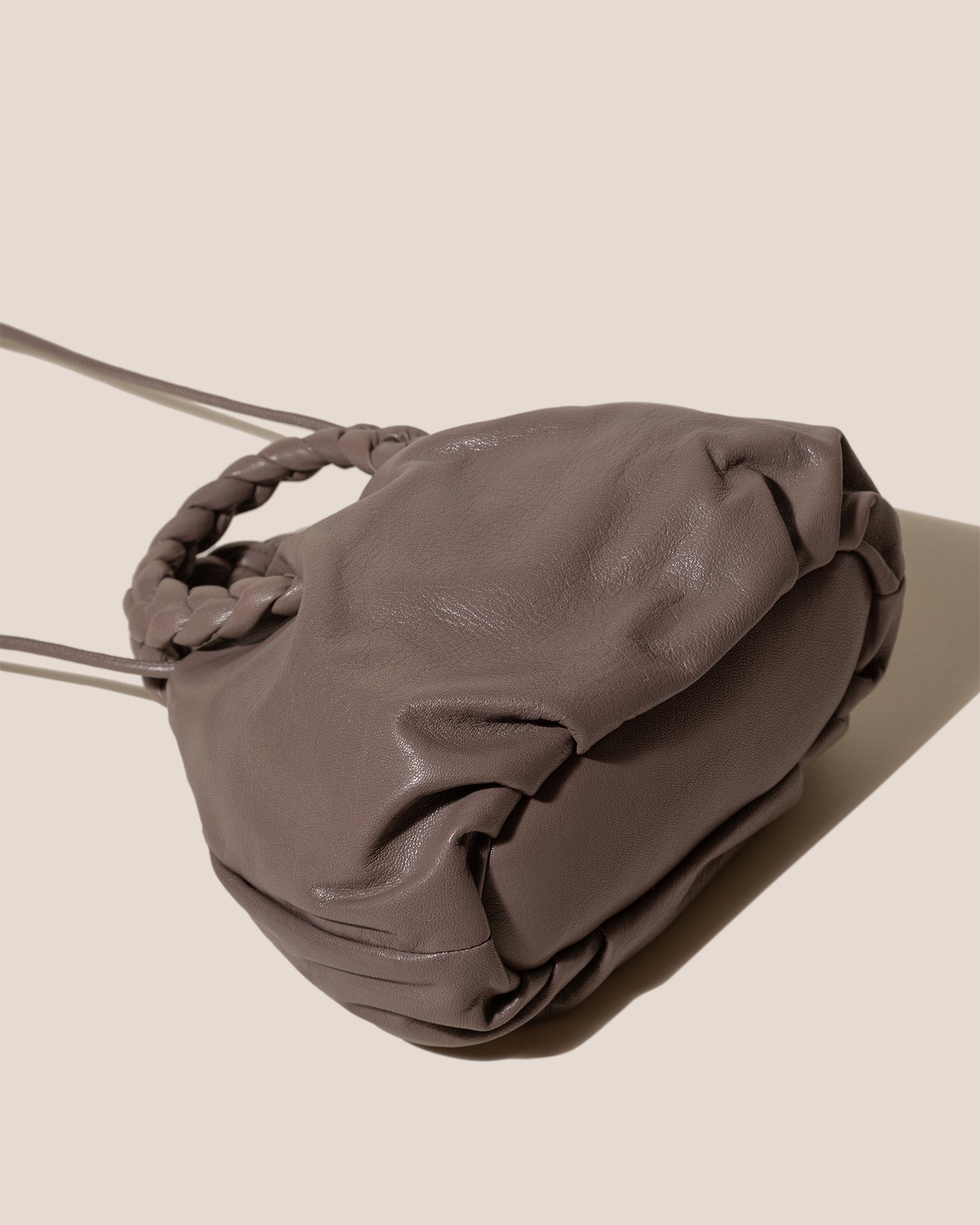 BOMBON SUPPLE SHINY - Plaited-handle Leather Handbag