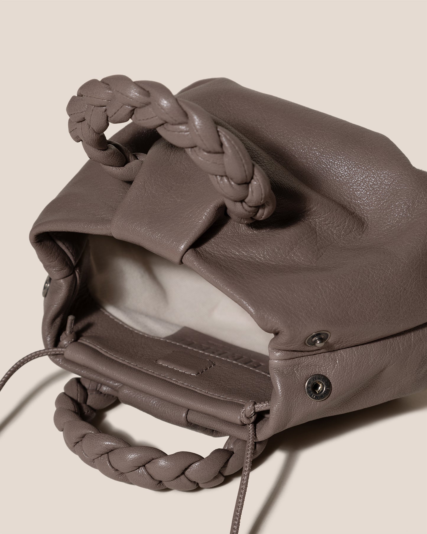 BOMBON SUPPLE SHINY - Plaited-handle Leather Handbag