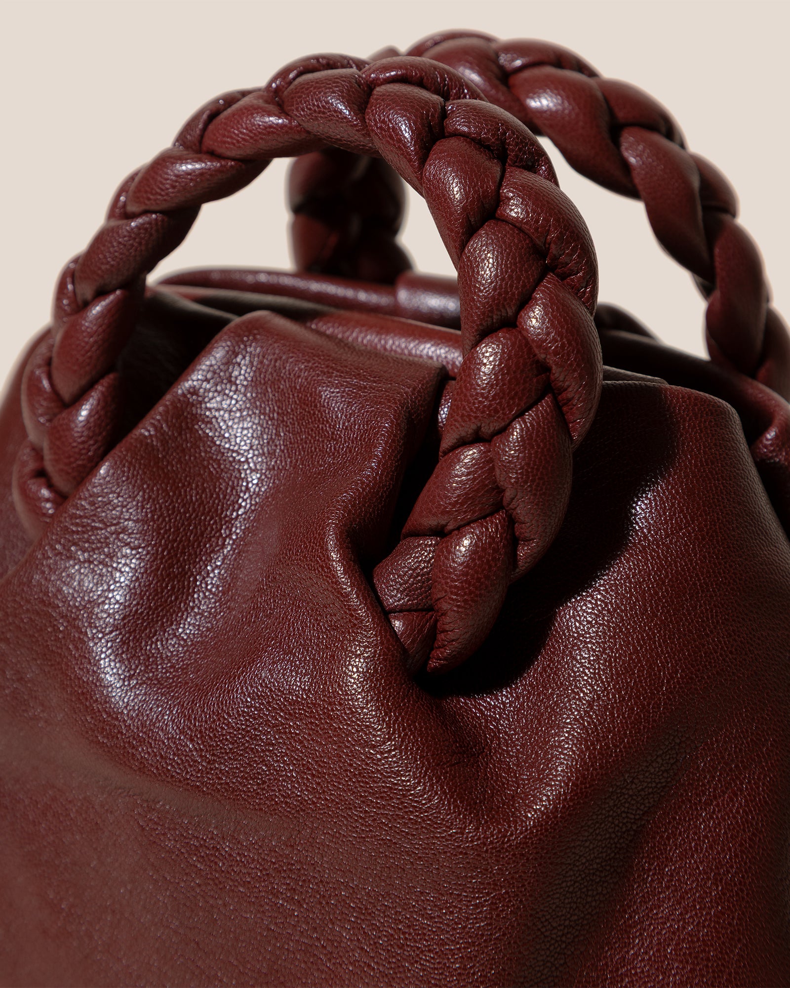 BOMBON SUPPLE SHINY - Plaited-handle Leather Handbag – Hereu Studio