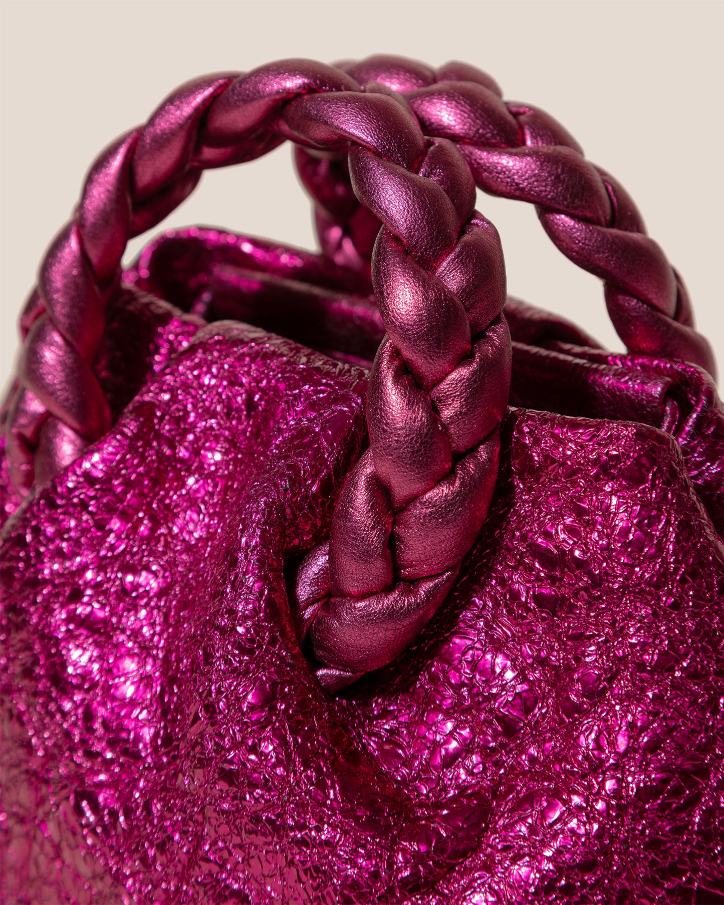 BOMBON CRINKLED METALLIC - Plaited-handle Leather Handbag