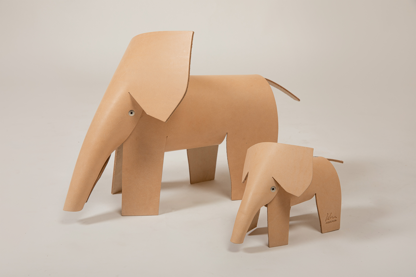 ELEFANTA MARIA S - Elephant Leather Sculpture by Antoni Arola