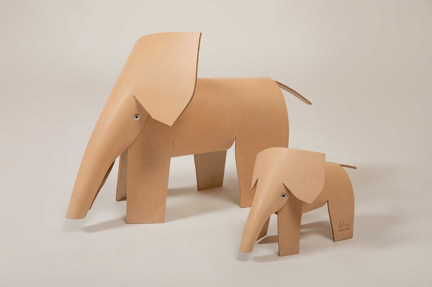 ELEFANTA MARIA - Elephant Leather Sculpture by Antoni Arola