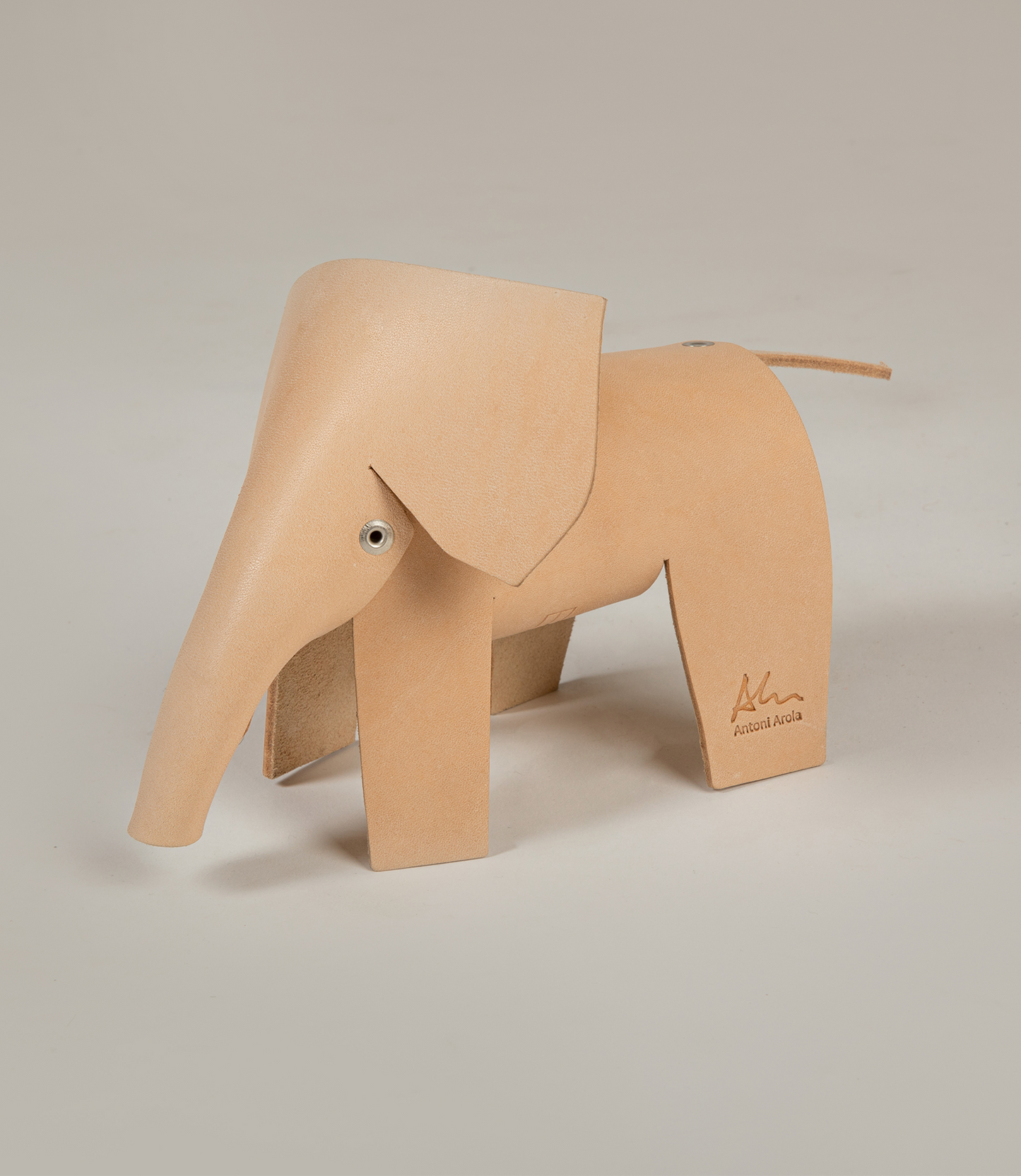 ELEFANTA MARIA S - Elephant Leather Sculpture by Antoni Arola