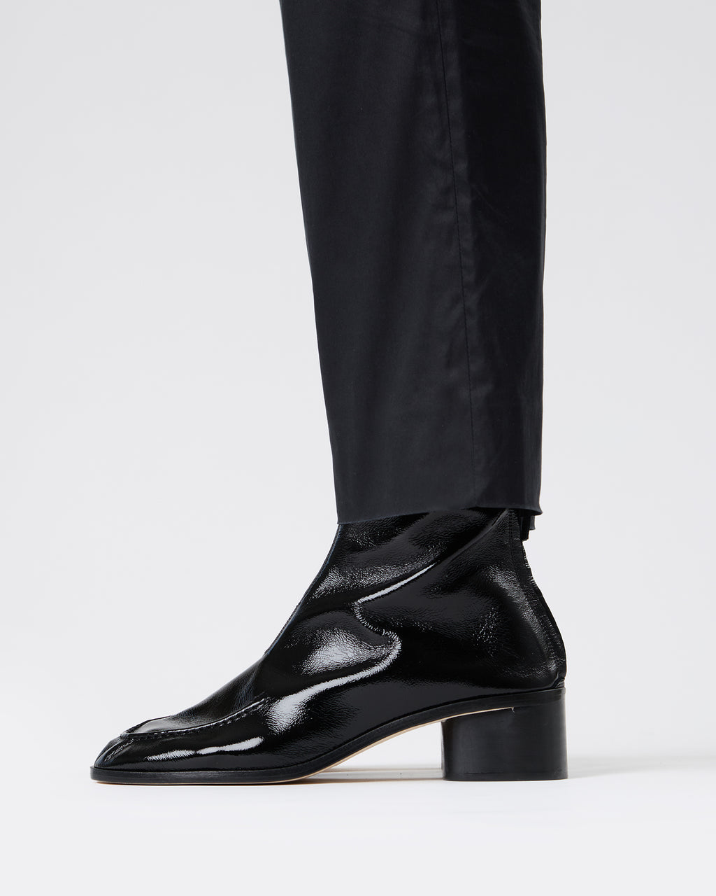 JULIOL BOOT CRINKLED GLOSSY HEELED - Soft Low-Calf Boot