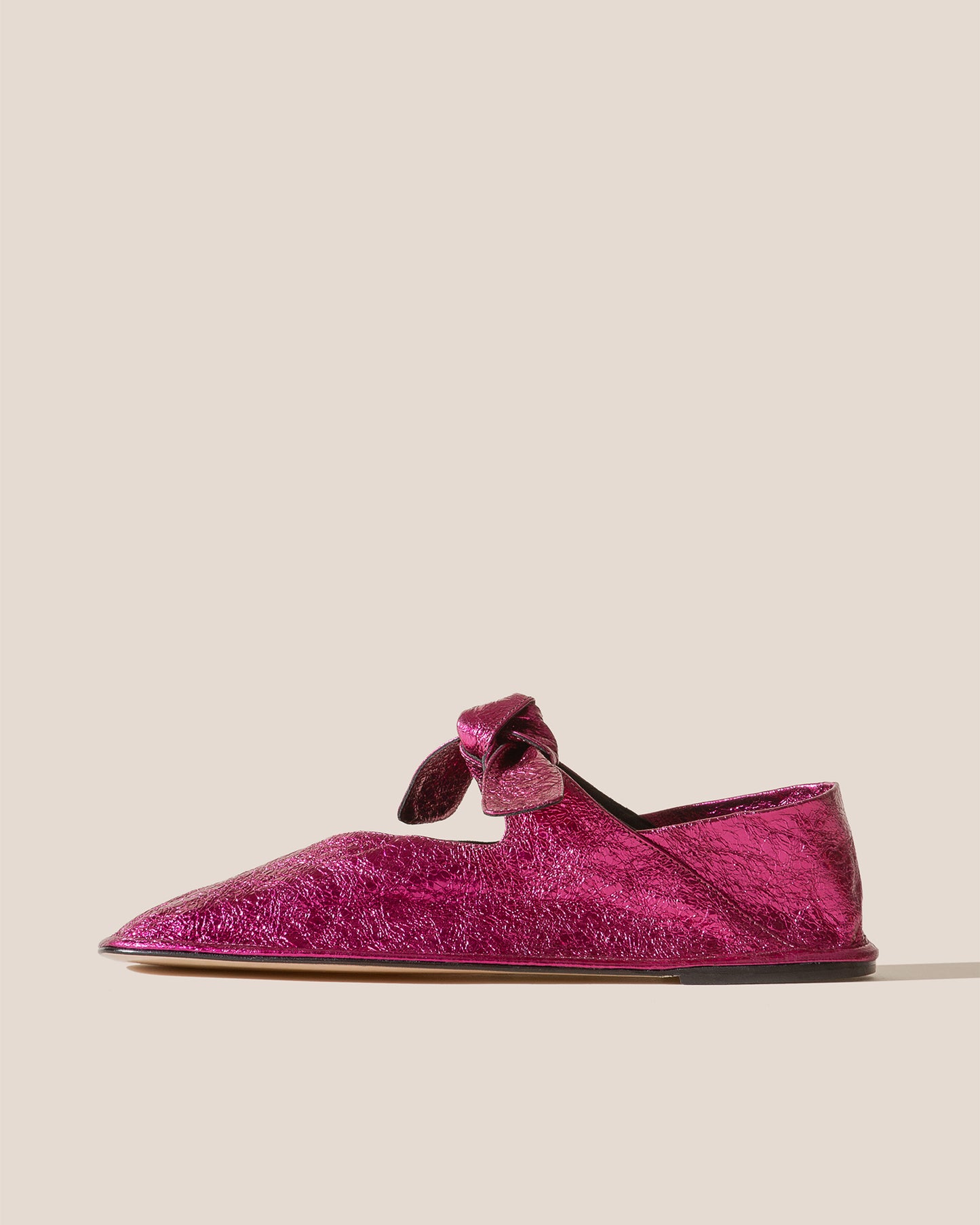 LLASADA CRINKLED METALLIC - Front-Knot Pump
