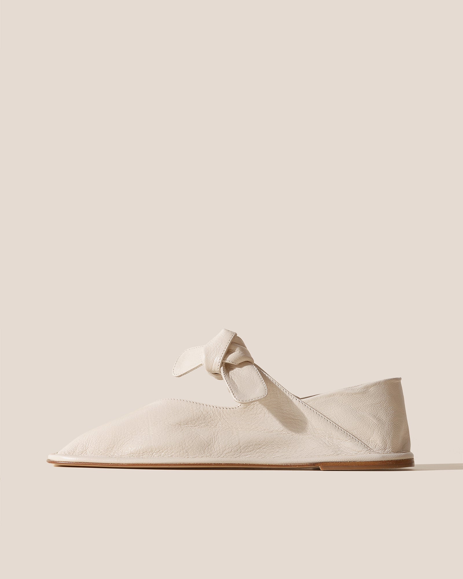 【HEREU】LLASADA SUPPLE SHINY Front-Knot Pump LLASADA SUPPLE SHINY - Front-Knot Pump – Hereu Studio
