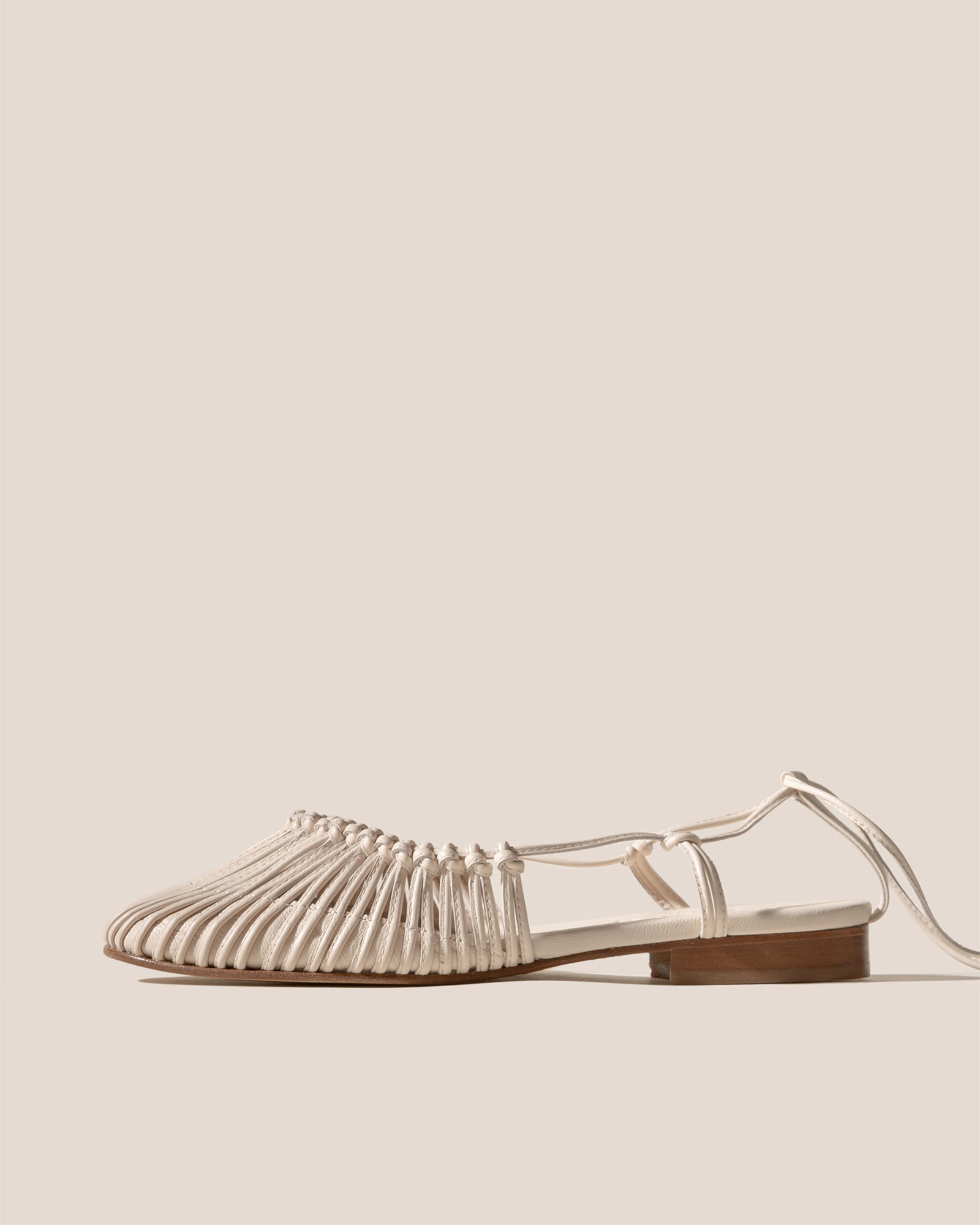 【HEREU】MANTERA Round-Toe Knotted Sandal MANTERA - Round-Toe Knotted Sandal – Hereu Studio