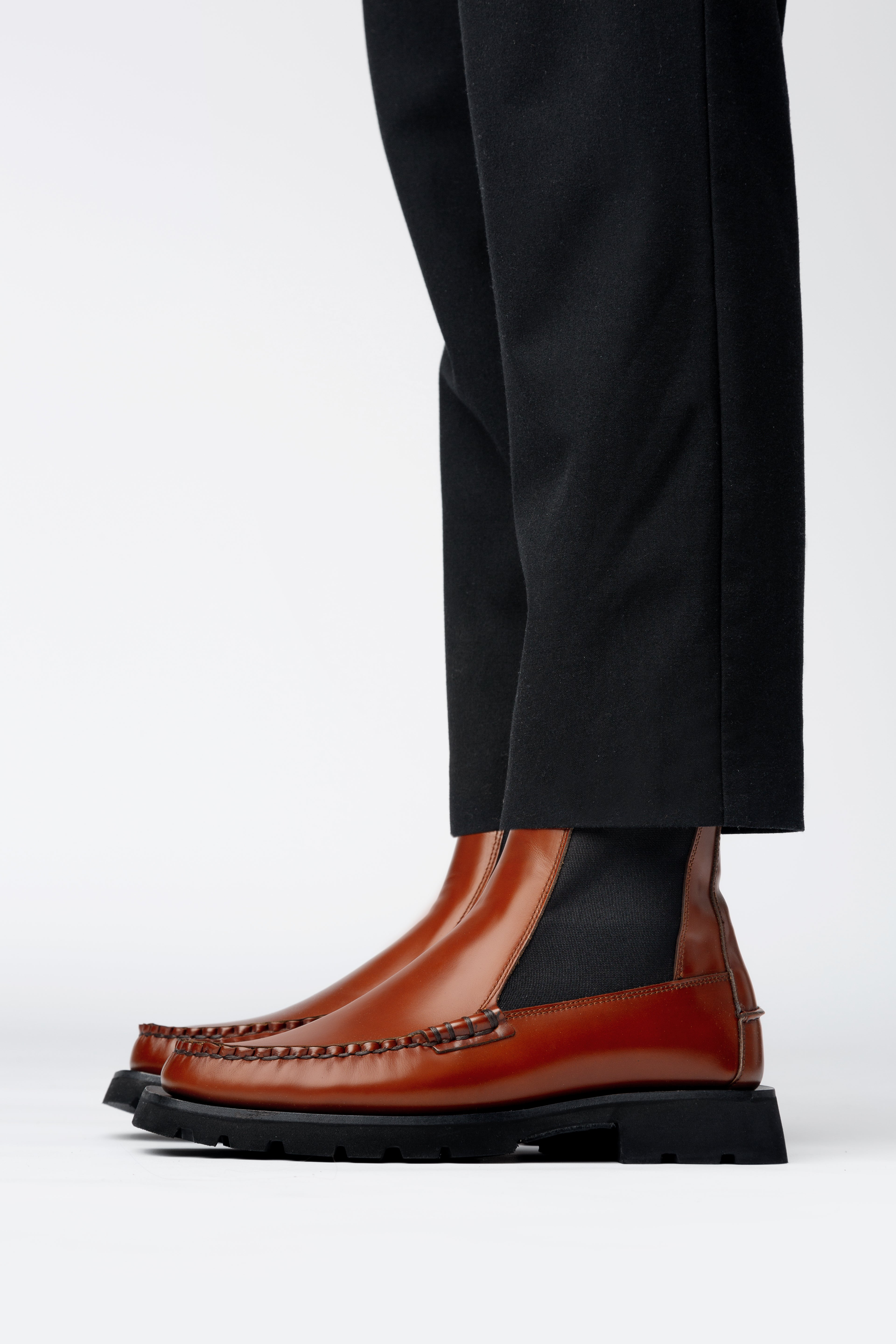 ALDA SPORT - Tread Sole Low-Calf Chelsea Boot