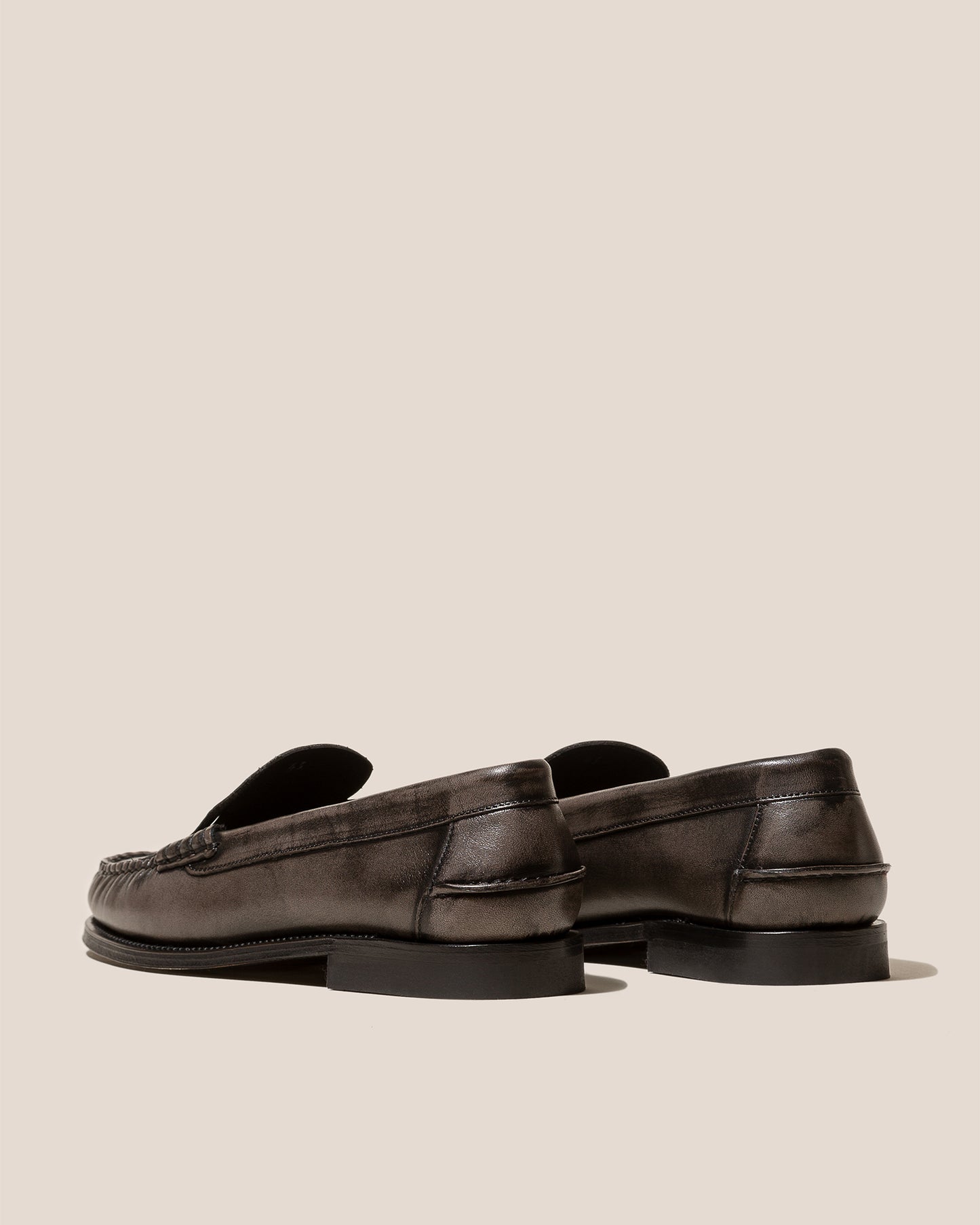 SINEU DUOTONE - Interlaced-detail Slip-on Loafer