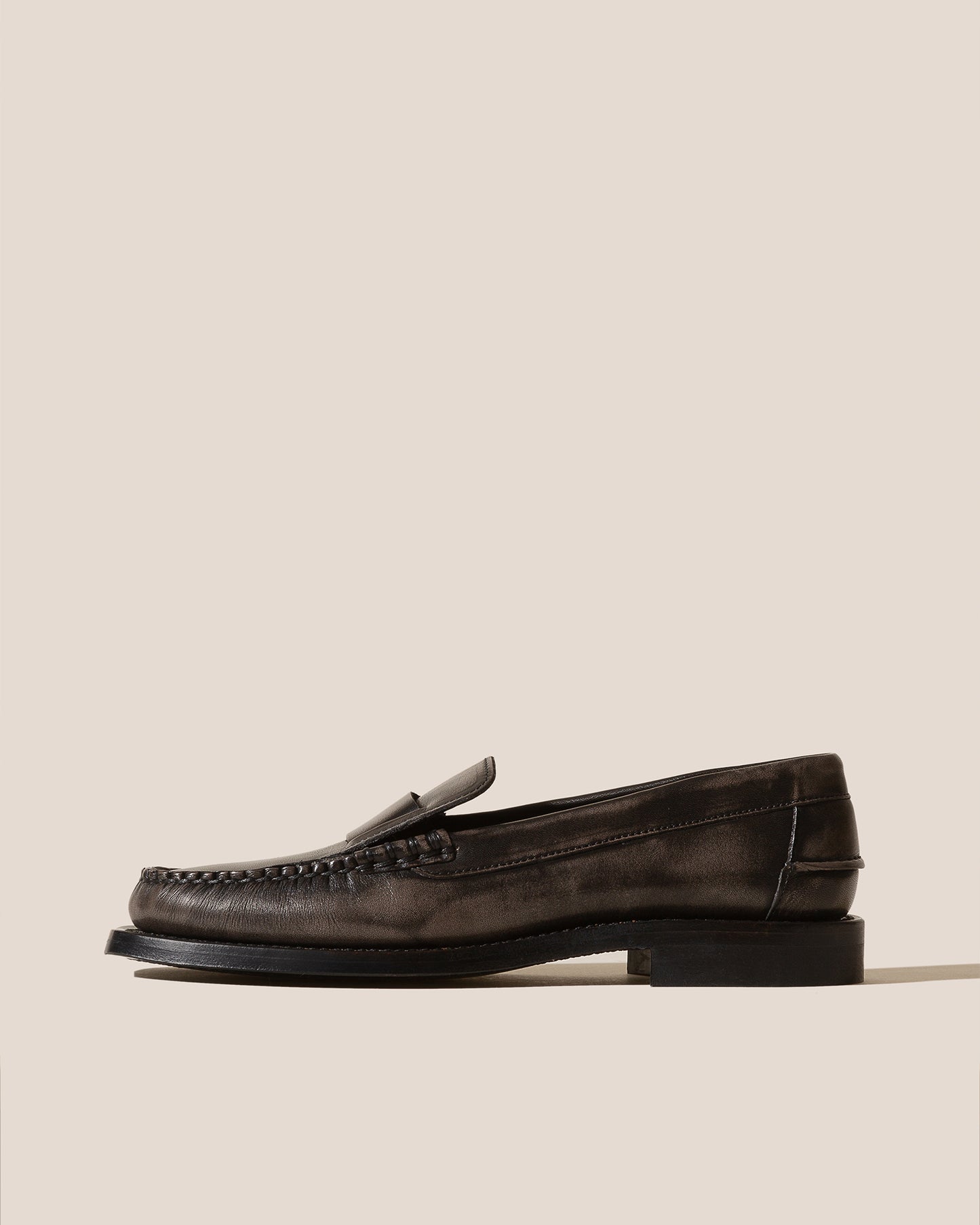 SINEU DUOTONE - Interlaced-detail Slip-on Loafer